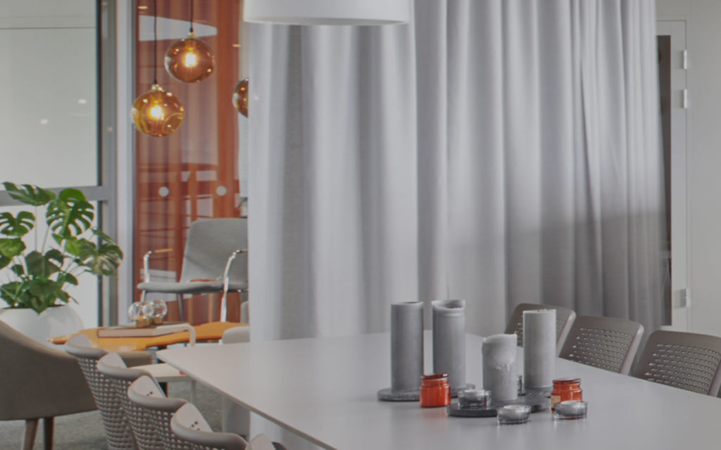 Handelskammaren grå och orange