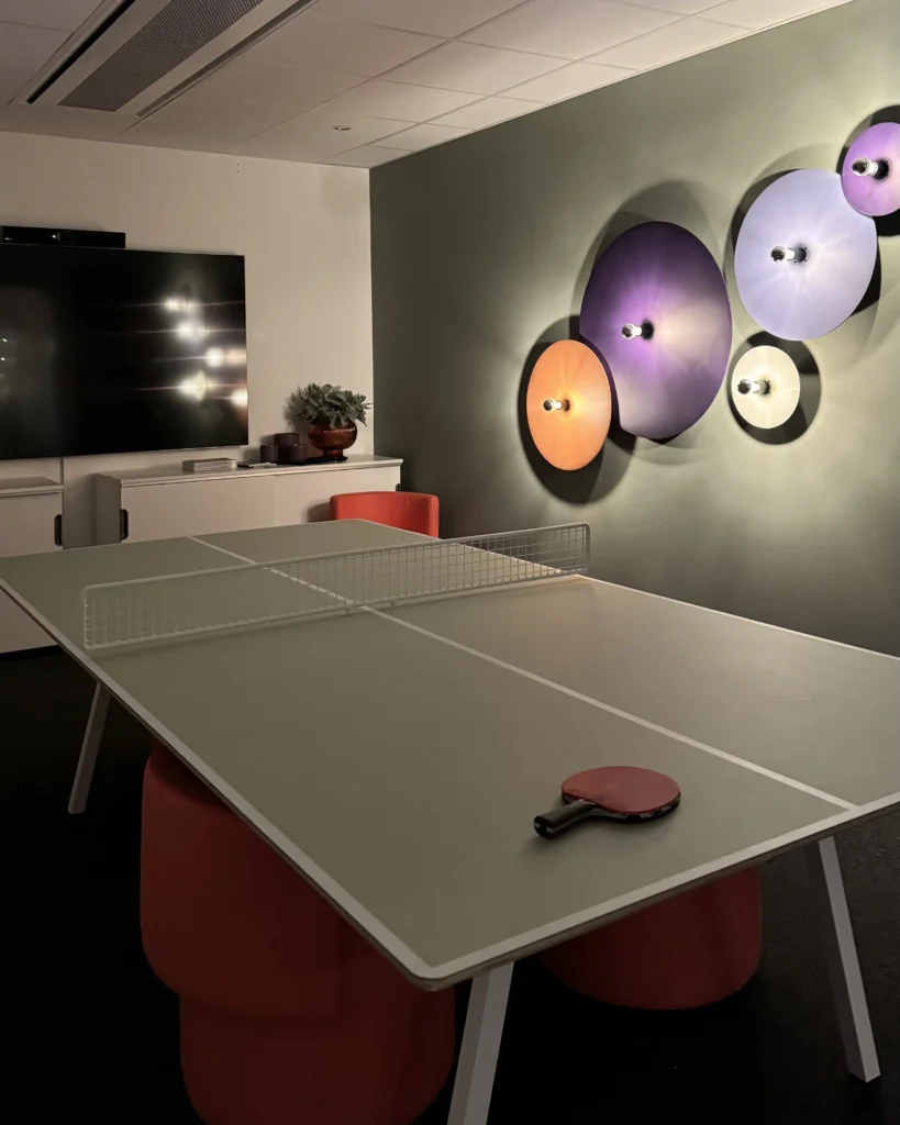 Social yta med pingisbord hos Soleil